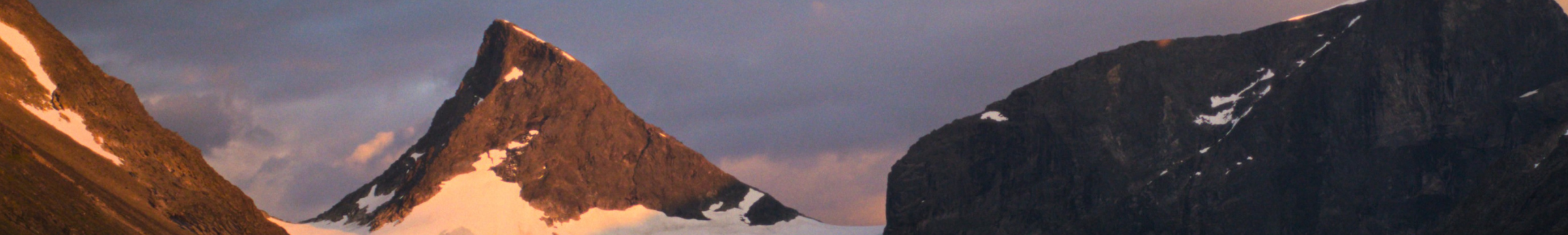 Fjellandskap i solnedgang