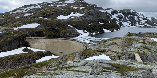 Dammen Bjølsegrø med noe snø rundt